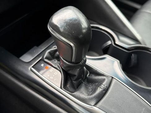 Used 2019 Toyota Camry SE image 25