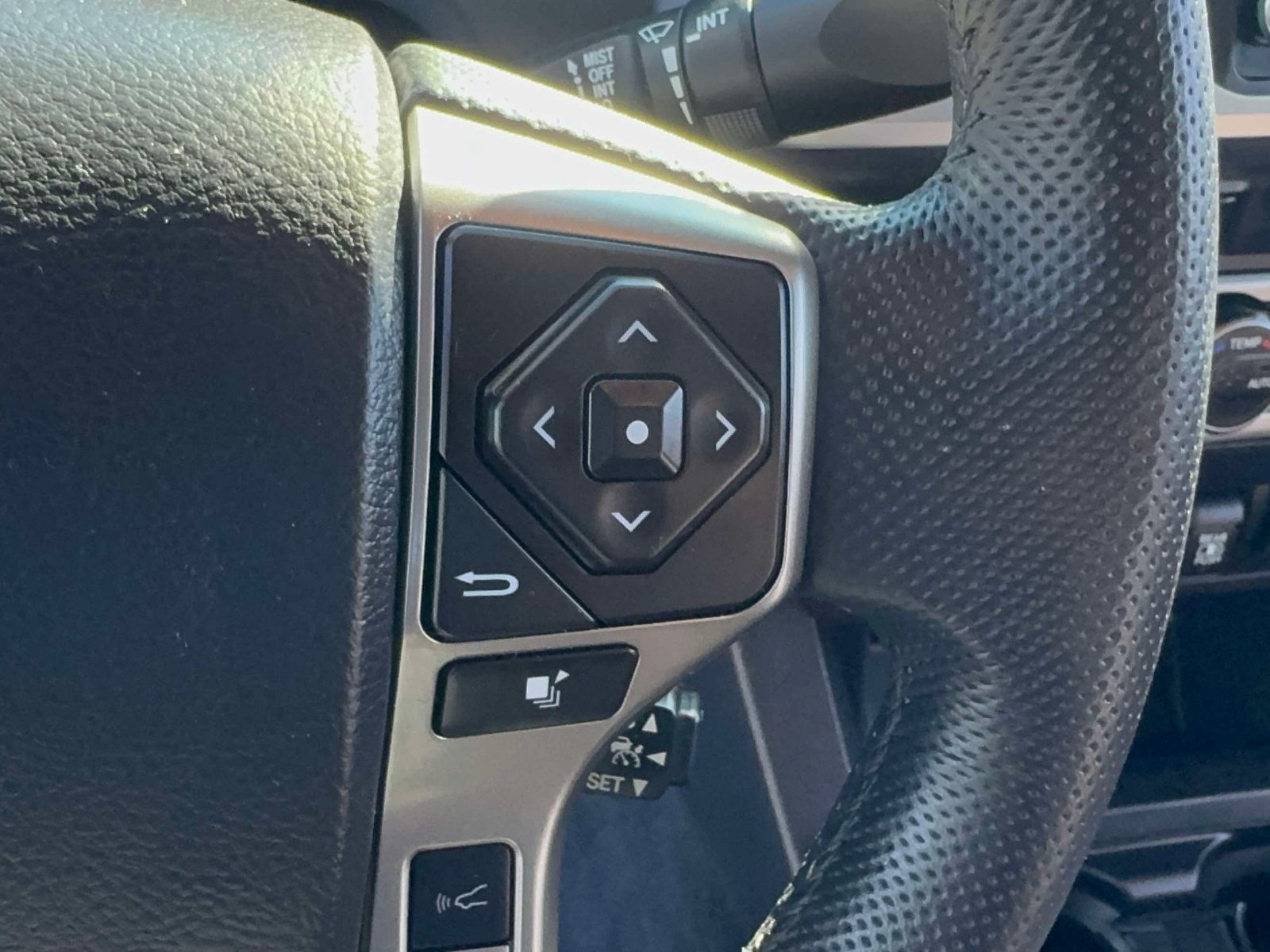 Certified 2023 Toyota Tacoma SR5 AWD/4WD image 22