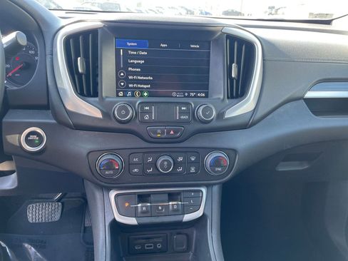 Used 2024 GMC Terrain SLT image 17