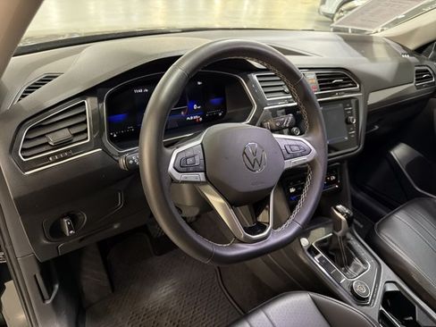 Used 2024 Volkswagen Tiguan SE AWD/4WD image 9