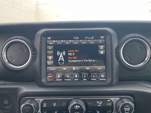 Used 2020 Jeep Gladiator Overland AWD/4WD image 8