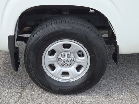 Used 2025 Nissan Frontier S w/ Tow Package image 7