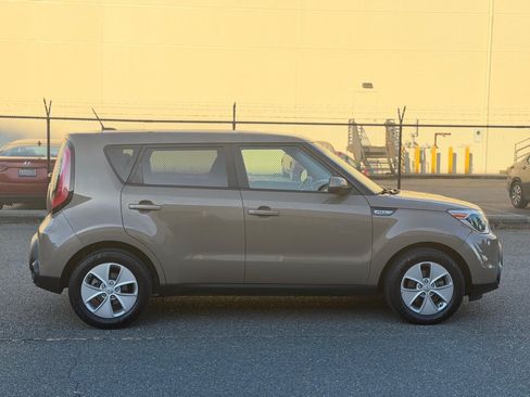 Used 2016 Kia Soul FWD image 5