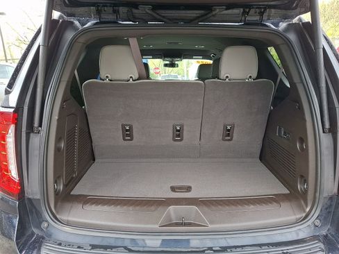 Used 2022 GMC Yukon SLT w/ SLT Luxury Package image 28