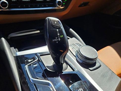 Used 2023 BMW 530i w/ Premium Package RWD image 14