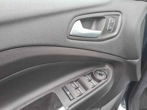 Used 2019 Ford Escape SE image 10