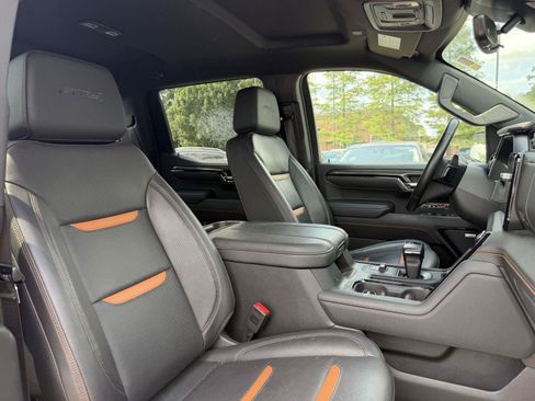 Used 2025 GMC Sierra 1500 AT4 w/ Technology Package AWD/4WD image 28