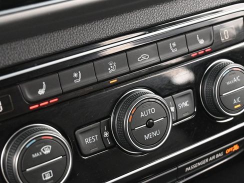 Used 2018 Volkswagen Atlas SEL Premium image 28