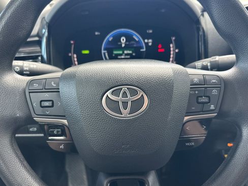 Used 2025 Toyota Camry LE FWD image 23