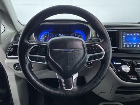 Used 2019 Chrysler Pacifica Touring Plus image 16