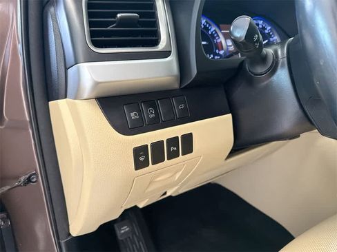 Used 2018 Toyota Highlander Limited image 41