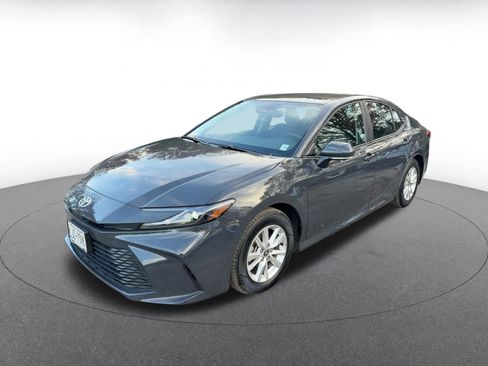 Used 2025 Toyota Camry LE image 3