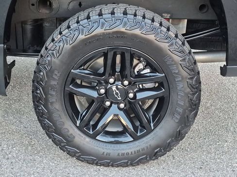Used 2023 Chevrolet Silverado 1500 Custom Trail Boss AWD/4WD image 9