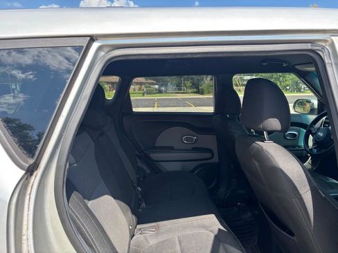 Used 2017 Kia Soul + FWD image 18