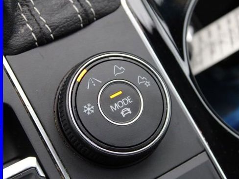 Used 2022 Volkswagen Atlas Cross Sport SEL R-Line image 46