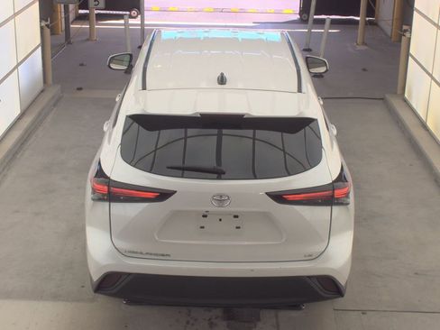 Used 2025 Toyota Highlander LE image 7