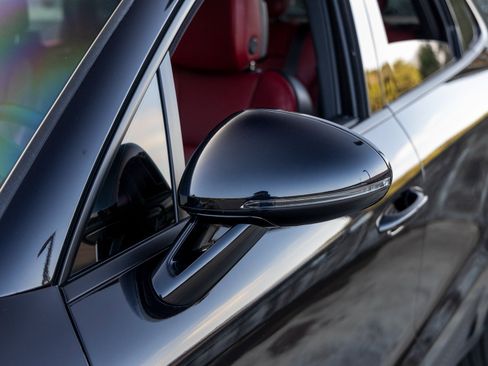 Certified 2023 Porsche Macan image 17