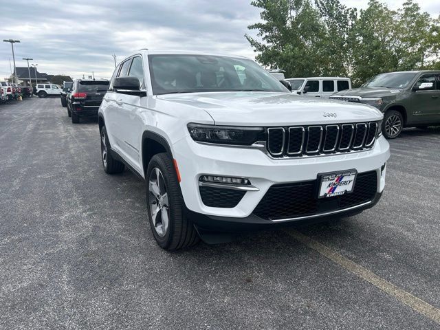 Used 2024 Jeep Grand Cherokee Limited AWD/4WD image 2