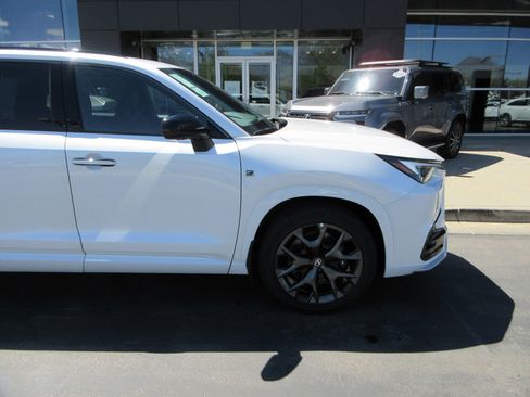 New 2026 Lexus TX 500h AWD image 13