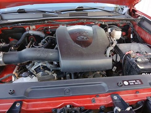 Used 2017 Toyota Tacoma TRD Sport image 50