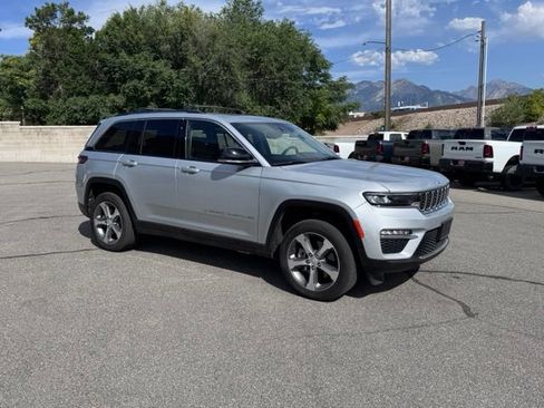 Used 2023 Jeep Grand Cherokee 4WD 4xe image 10