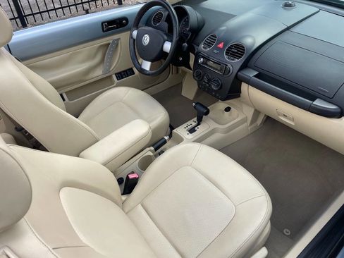 Used 2010 Volkswagen Beetle Convertible image 21