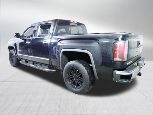 Used 2018 GMC Sierra 1500 SLT w/ Black Pack image 5