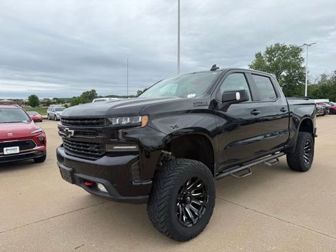 Used 2020 Chevrolet Silverado 1500 LT Trail Boss w/ Midnight Edition AWD/4WD image 8