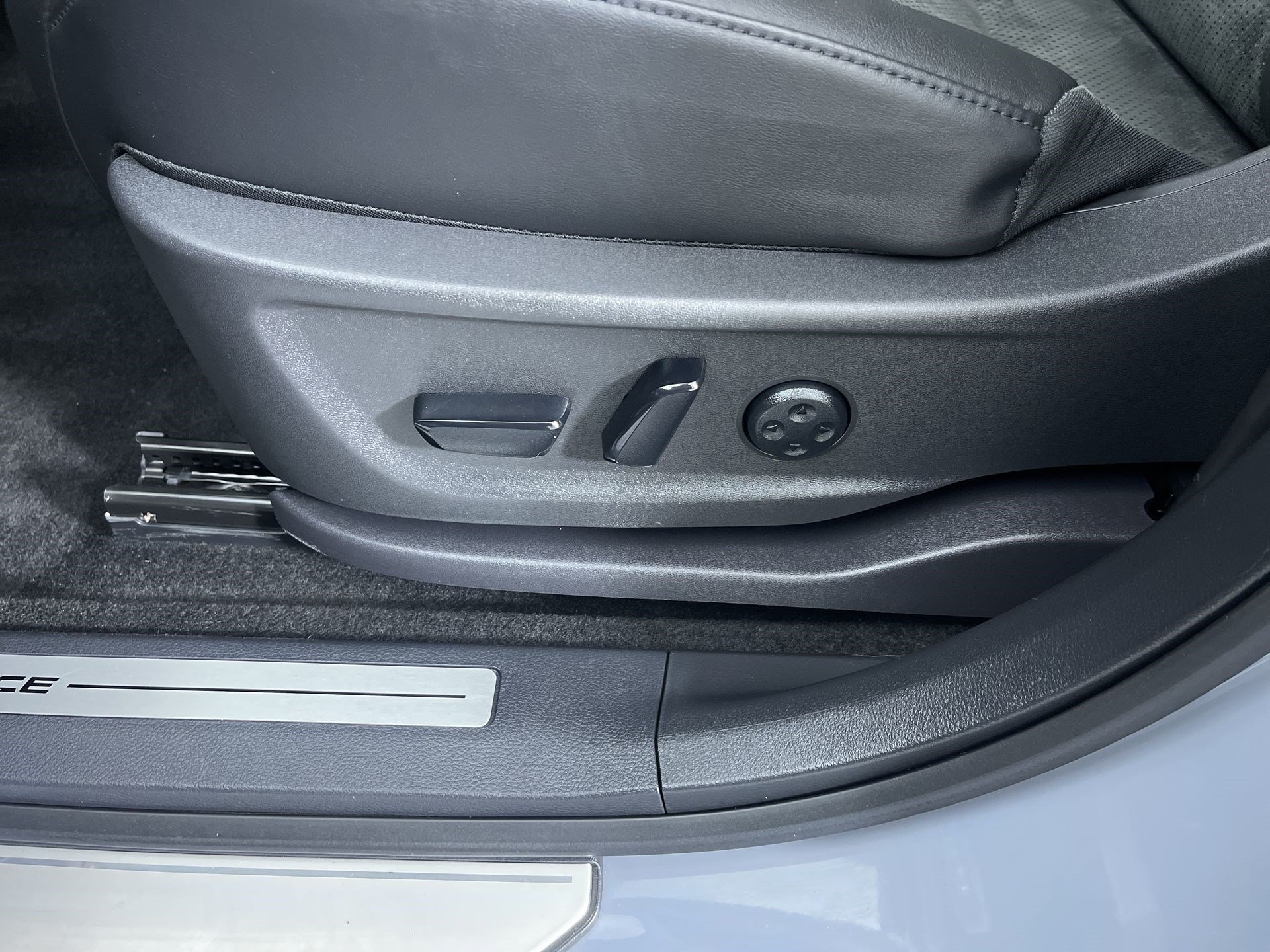 Certified 2024 Nissan Ariya AWD image 13