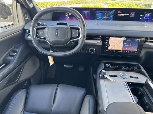 New 2025 Lincoln Navigator Reserve w/ Jet Appearance Package image 24