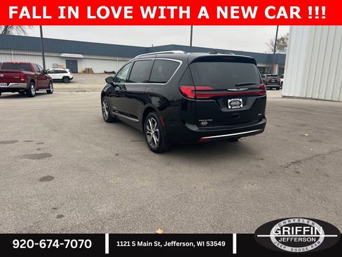 New 2026 Chrysler Pacifica Pinnacle w/ Trailer Tow Group image 12