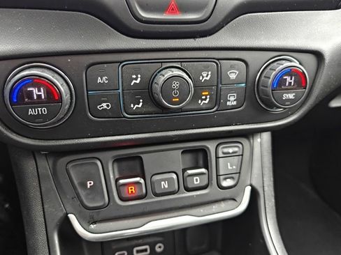 Used 2019 GMC Terrain SLT w/ Preferred Package image 16