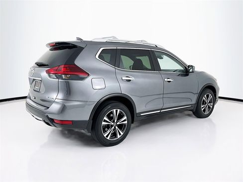 Used 2018 Nissan Rogue SL image 9