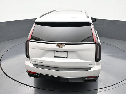 Certified 2024 Cadillac Escalade ESV Sport Platinum w/ Heavy-Duty Trailer Package AWD/4WD image 15