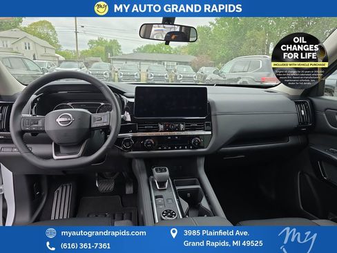 Used 2026 Nissan Pathfinder SV AWD/4WD image 12