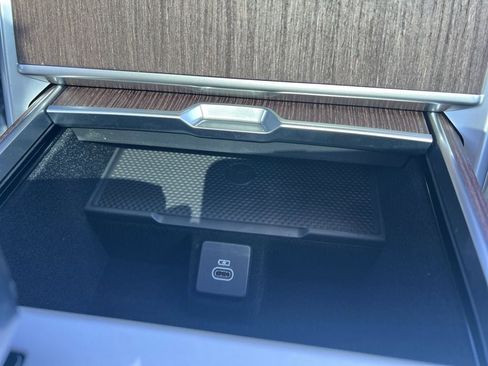 New 2025 Land Rover Range Rover SE image 22