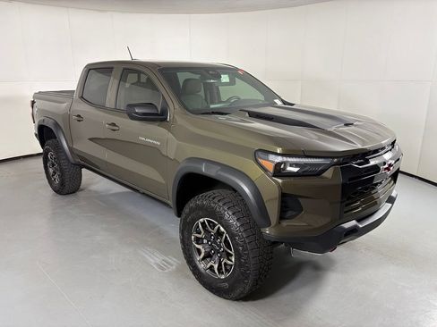 Used 2025 Chevrolet Colorado ZR2 AWD/4WD image 2