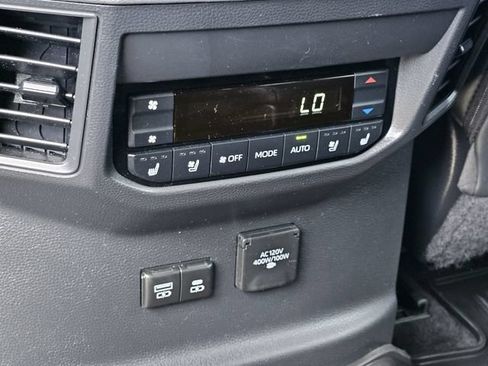 Used 2024 Toyota Sequoia Platinum AWD/4WD image 27
