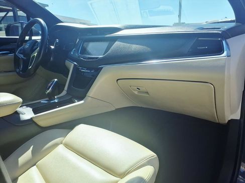 Used 2017 Cadillac XT5 FWD image 10