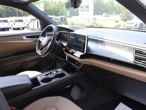 Used 2024 Volkswagen Atlas Cross Sport SE FWD image 30