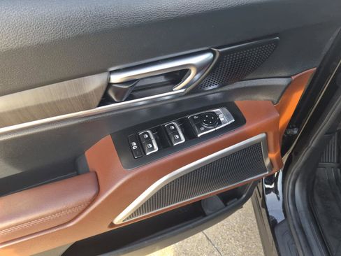 Used 2023 Kia Telluride EX w/ EX Captain's Chair Package image 14