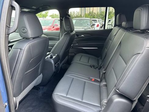Used 2025 Chevrolet Traverse LT w/ Driver Confidence Package FWD image 16