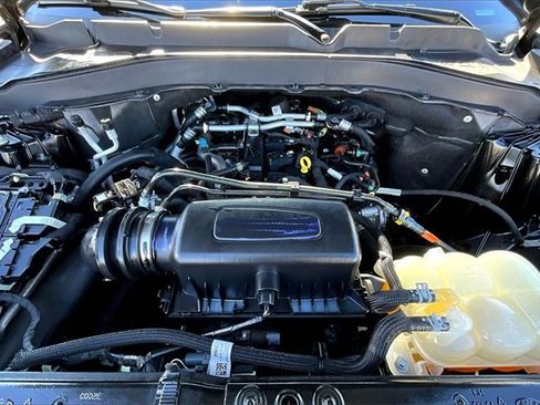 Used 2022 Ford Explorer XLT w/ Equipment Group 202A image 7