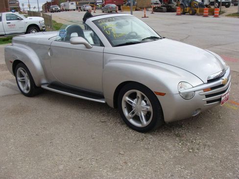 Used 2004 Chevrolet SSR w/ Preferred Equipment Group image 20