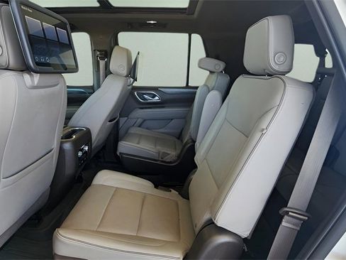 Used 2023 GMC Yukon SLT image 16