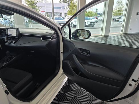 Used 2024 Toyota Corolla LE FWD image 40