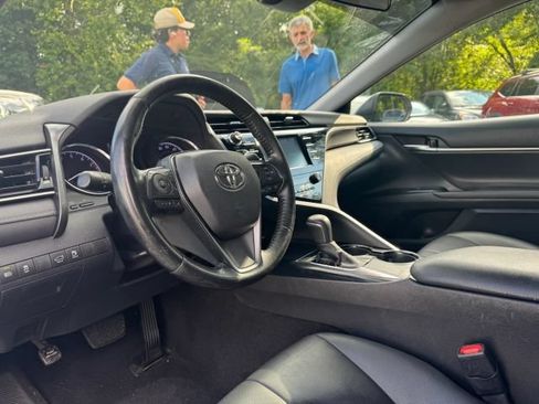 Used 2019 Toyota Camry SE FWD image 19