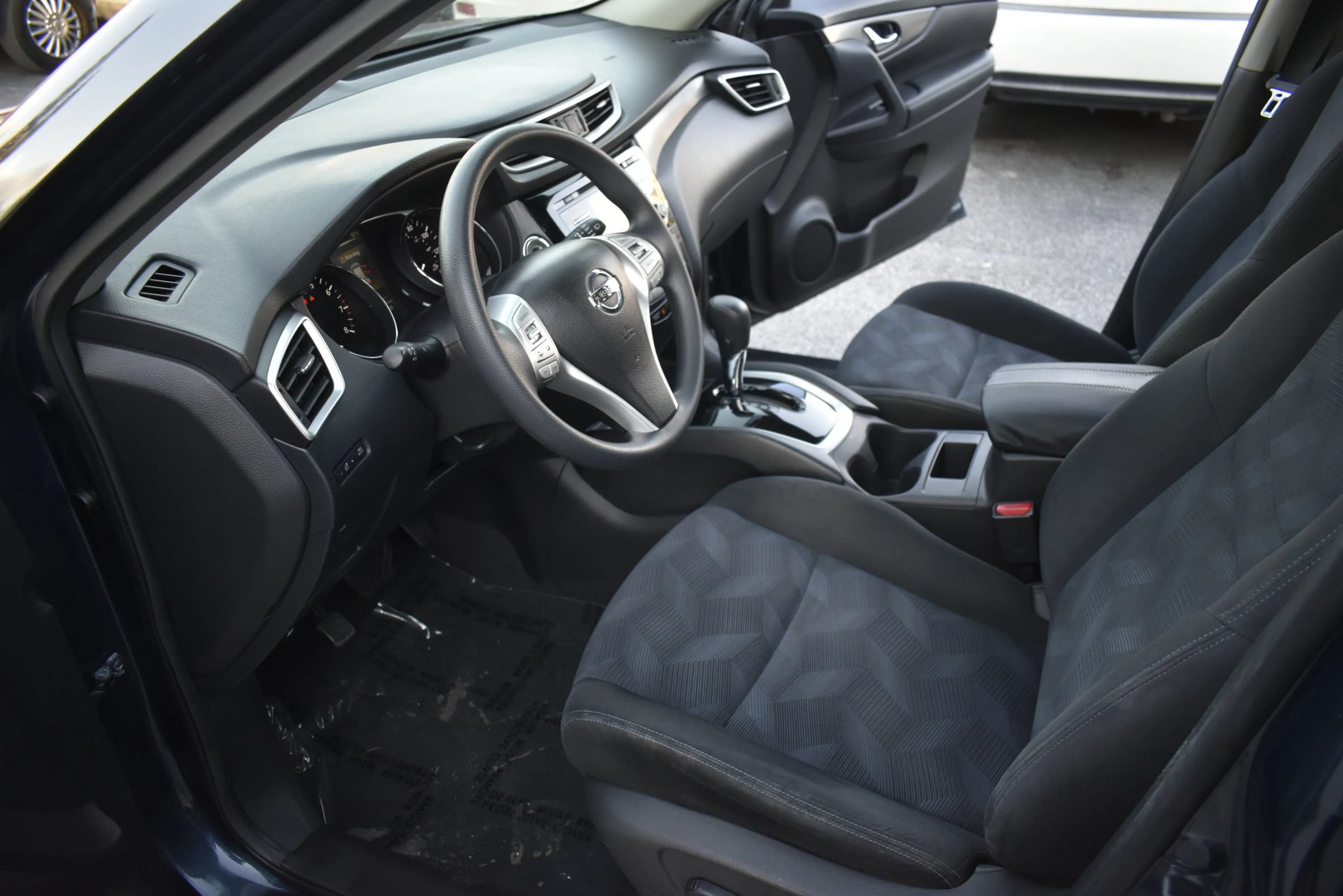 Used 2015 Nissan Rogue SV FWD image 10