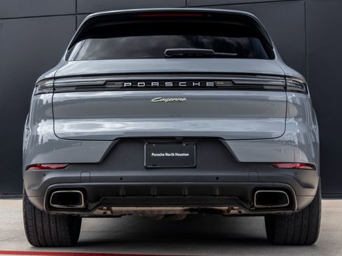 Certified 2024 Porsche Cayenne AWD/4WD image 10