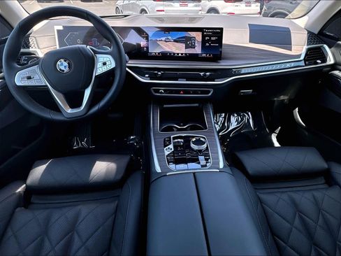 Used 2025 BMW X7 xDrive40i w/ Premium Package AWD/4WD image 10